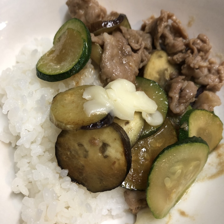 簡単！ナスとズッキーニの焼肉ご飯